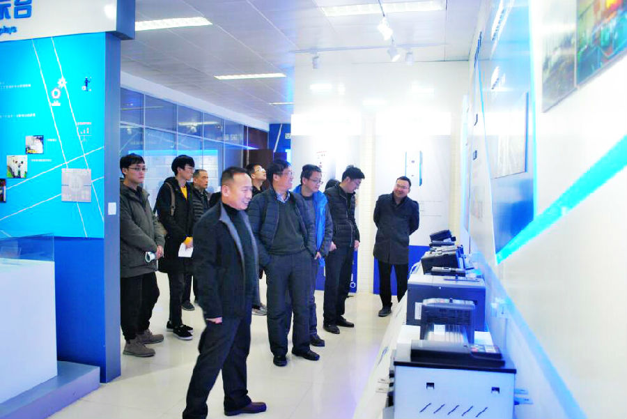 西馳電氣董事長宋濤、總經(jīng)理徐革平陪同